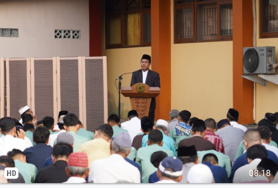 Rektor UMP Serukan Gerakan Green Idul Fitri Ramah Lingkungan Dalam Khotbahnya di Masjid 17&nbsp;Purwokerto