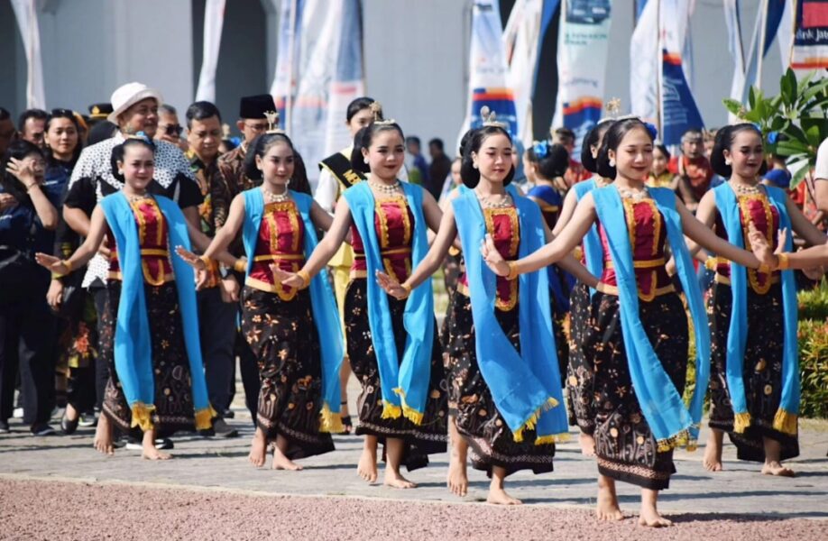 Tuan Rumah Semarak Kata Kreatif 2024, Banyumas Raih Penghargaan Kategori Seni&nbsp;Pertunjukan