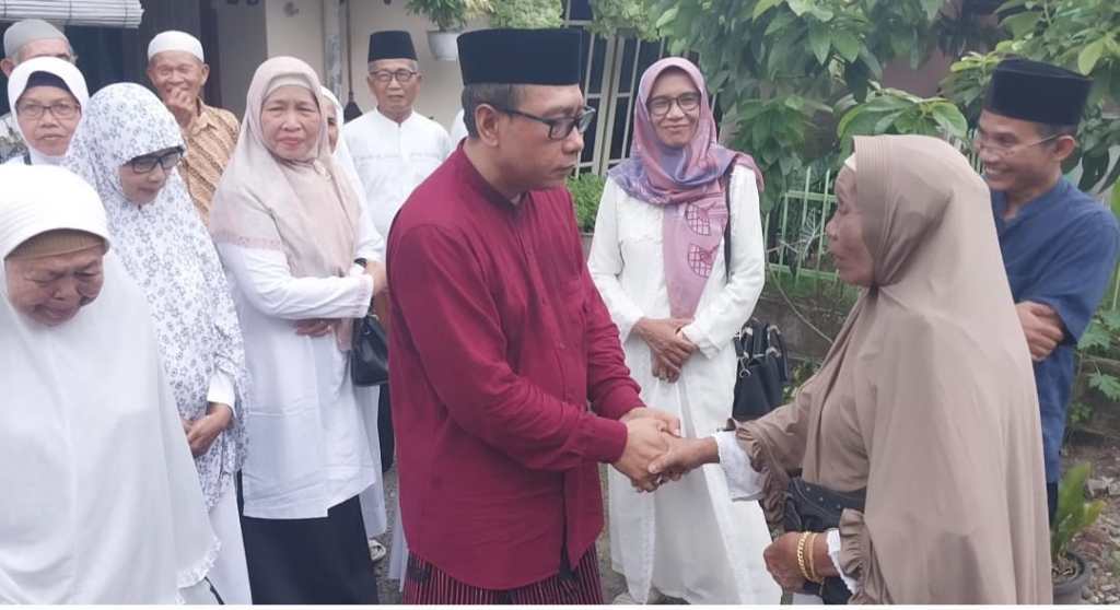 Silaturahmi Bersama Ikatan Pengurus Haji, Raden Ruli Didoakan oleh Anggota&nbsp;Tertua