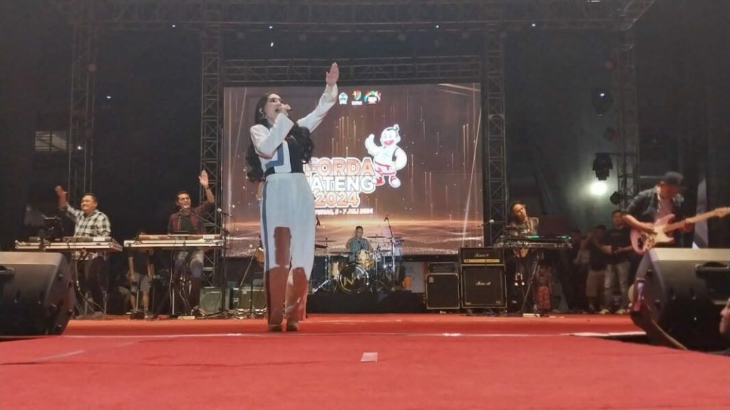 Pembukaan Forda Komi Jateng Berlangsung Meriah, Ribuan Pengunjung Goyang Bareng Nella&nbsp;Kharisma