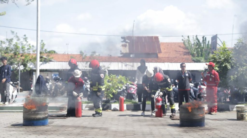 Kilang Cilacap Gelar Firefighters Goes Campus, Edukasi Penanganan Kebakaran bagi Mahasiswa&nbsp;UNAIC