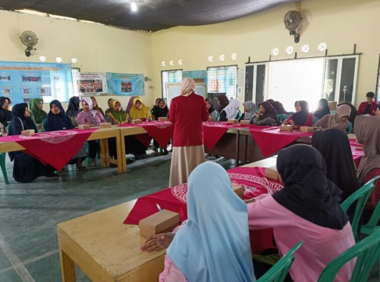 Tim PPK Ormawa FEB Bekerjsama dengan Pemerintah Desa Srowot Lestarikan Seni Karawitan dan&nbsp;Batik