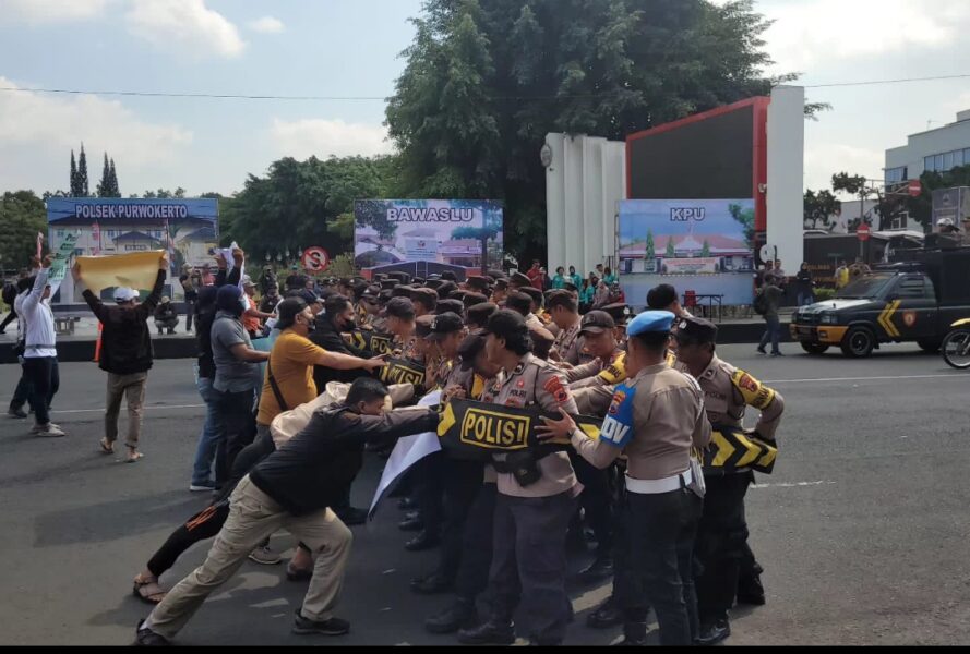 Jelang Pilkada 2024, Polresta Banyumas Gelar Simulasi&nbsp;Sispamkota