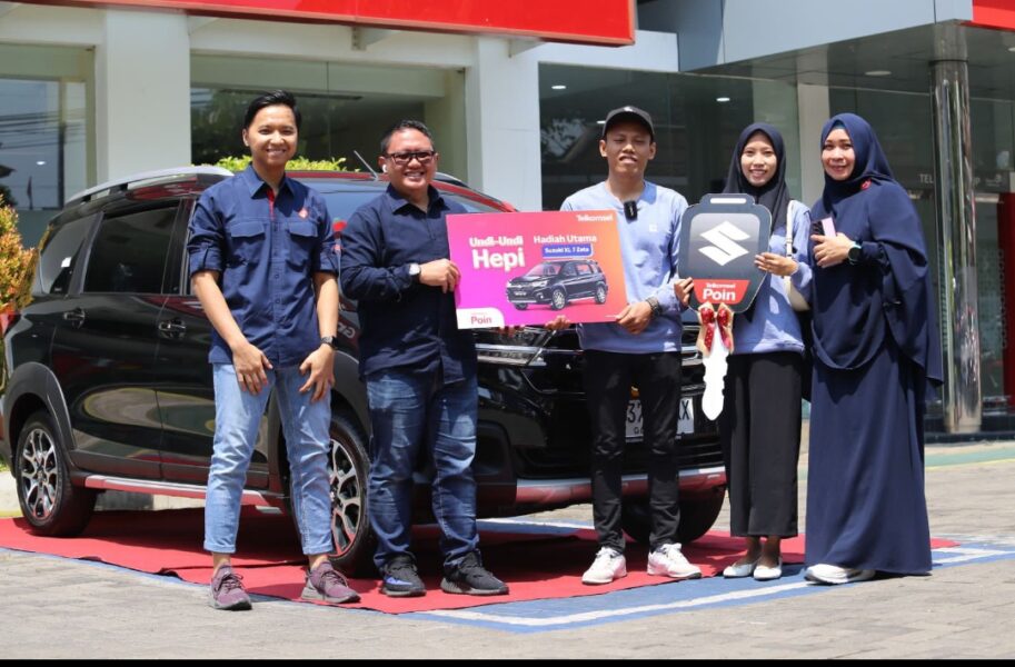 Pemuda Asal Demak Menangkan Mobil Suzuki XL-7 dari Program Undi-Undi Hepi&nbsp;Telkomsel