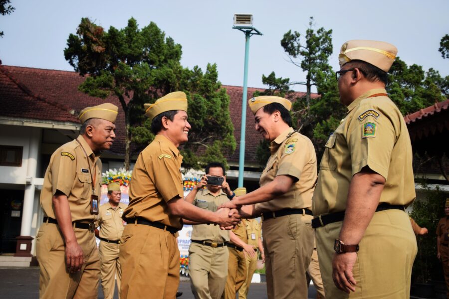 Hari Pertama Masuk Kerja, Pj Bupati Banyumas Pimpin Apel&nbsp;Pagi